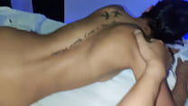 Sexo anal em troca de uma tatuagem