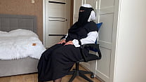 Une femme arabe égyptienne avec des trous juteux a un creampie