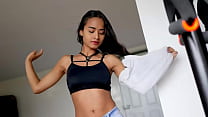 Sportlich fittes Fitnessstudio-Babe verführt Mitbewohner für Analdehnung zum ersten Mal nach dem Pilates-Training - Daniela Ortiz