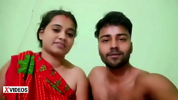A bela e sexy indiana Bhabhi faz sexo com seu meio-irmão