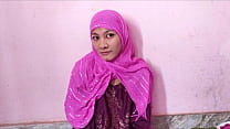 Мусульманка Аапи застукала своего сводного брата за просмотром порно в мобильном, а затем трахнула ее киску