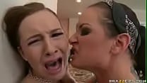 Доминика и Лулу соблазнительные лесбиянки занимаются сексом на улице - SlutLoad.com
