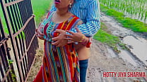 Sexe risqué en plein air avec une bhabhi indienne faisant pipi et filmée par son mari
