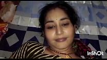Die frischgebackene indische Ehefrau wurde von ihrem Mann im Doggystyle gefickt, das heiße indische Mädchen Lalita Bhabhi in einem Sexvideo mit Hindi-Stimme