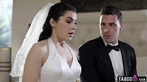 La mariée italienne Valentina Nappi s'est fait enculer le jour du mariage.