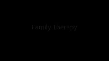 Penisinspektion der kleinen Stiefschwester – Serena Hill – Familientherapie – Alex Adams