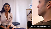 FamilyBangs.com ⭐ Interpreta l'infermiera e la paziente con sua cugina, Violet Myers, Codey Steele