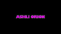 Ashli Orion spielt mit riesigen Sexspielzeugen