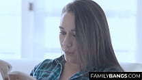 FamilyBangs.com ⭐ Симпатичную сводную сестренку трахнули страпоном, Аали Кали и Шинн Сейдж
