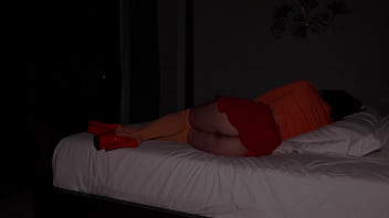 Zombie se folló a Velma en la noche de Halloween