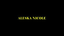 Aleska Nicole bekommt eine Ladung ins Gesicht