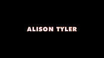 Allison Tyler tem jarros molhados e suculentos e uma buceta com tesão