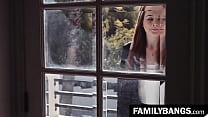 FamilyBangs.com ⭐ Une baby-sitter a surpris sa petite amie en train de baiser sa sœur après un entretien d'embauche, Aidra Fox, Ivy Jones, Silvia Saige, Danni Rivers
