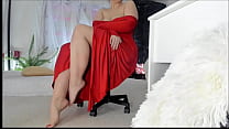 La traviesa MILF Sonya posando escalofriantemente y provocando con un vestido largo rojo #hairypussy #upskirt #legs #feet #hips #natural #tits #milf #tease #dress #tease