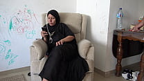 vovó árabe permite que o enteado se masturbe e goze em seu hijab