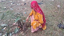 Bhabhis harter Analfick auf dem Feld mit ihrem großen Arsch – Desi-Hindi-Webserie