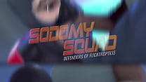 SodomySquad - Un minet à grosse bite enfonce sa bite de monstre dans un beau mec juteux et chaud