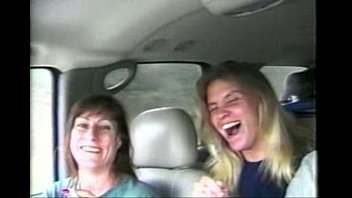 Сестры трахаются на камеру для поездки на Марди Гра