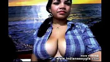 インドのムンバイDesi巨乳bhabhiがライブウェブチャットの彼女の正面を公開します-indiansexygfs.com