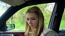 Застрявшая юная блондинка трахается в машине, видео от первого лица